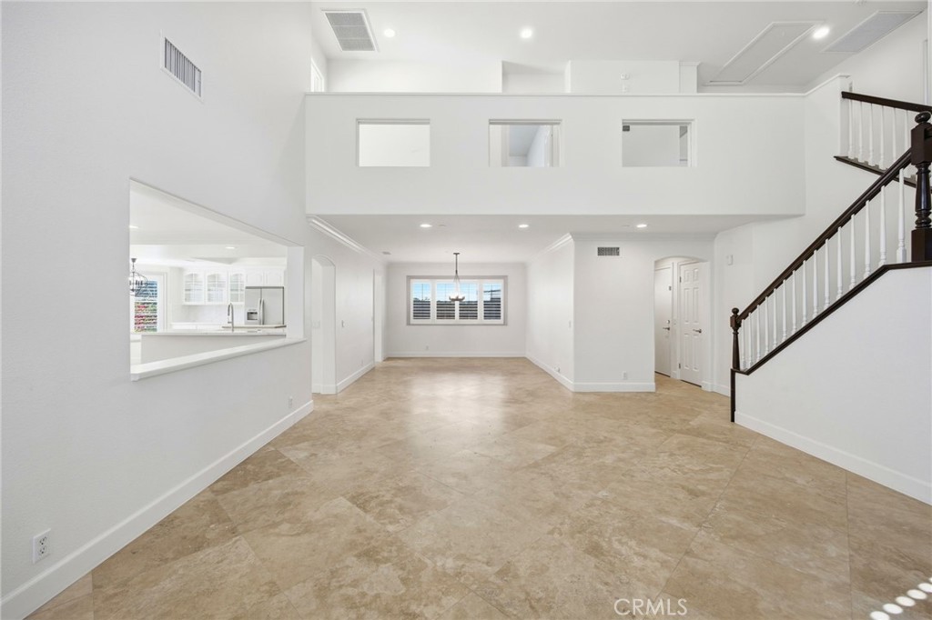 733 Avenida Azor