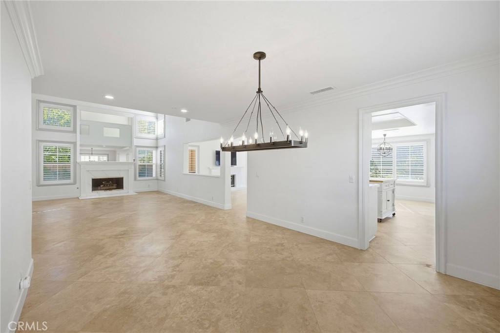 733 Avenida Azor