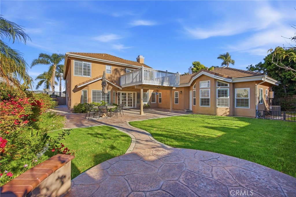 733 Avenida Azor