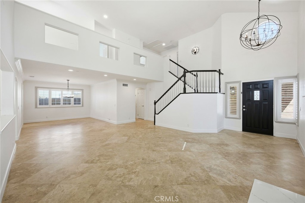 733 Avenida Azor