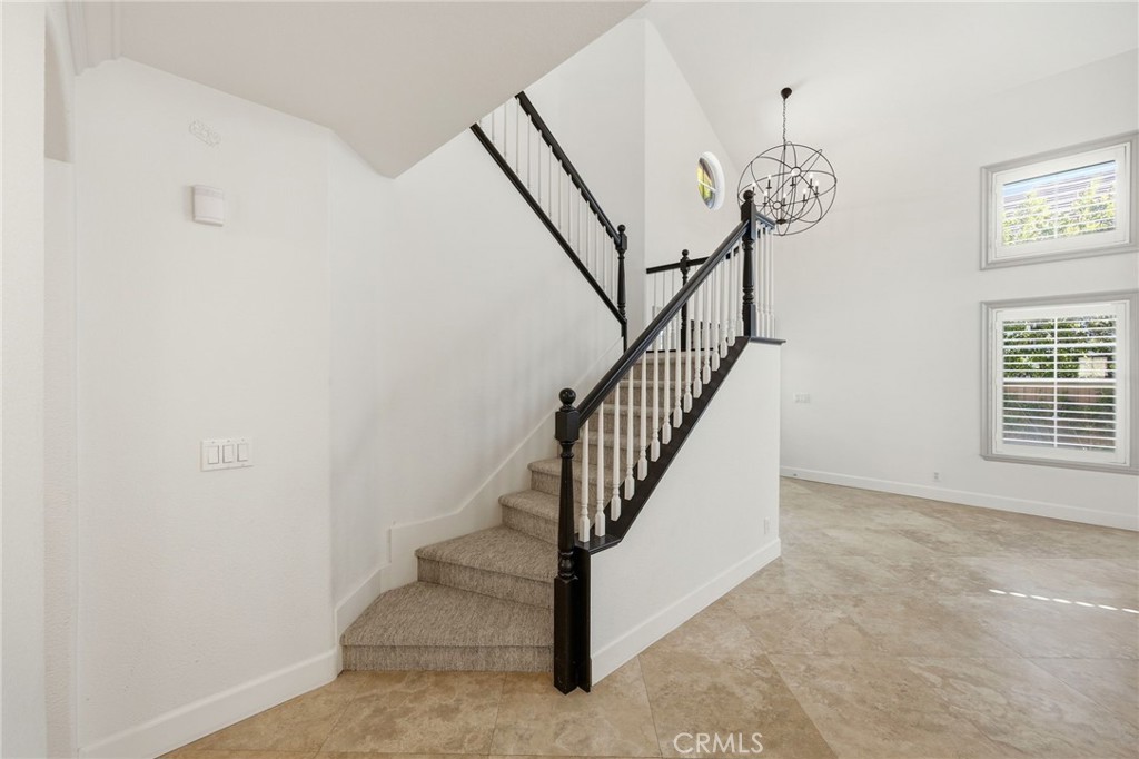 733 Avenida Azor
