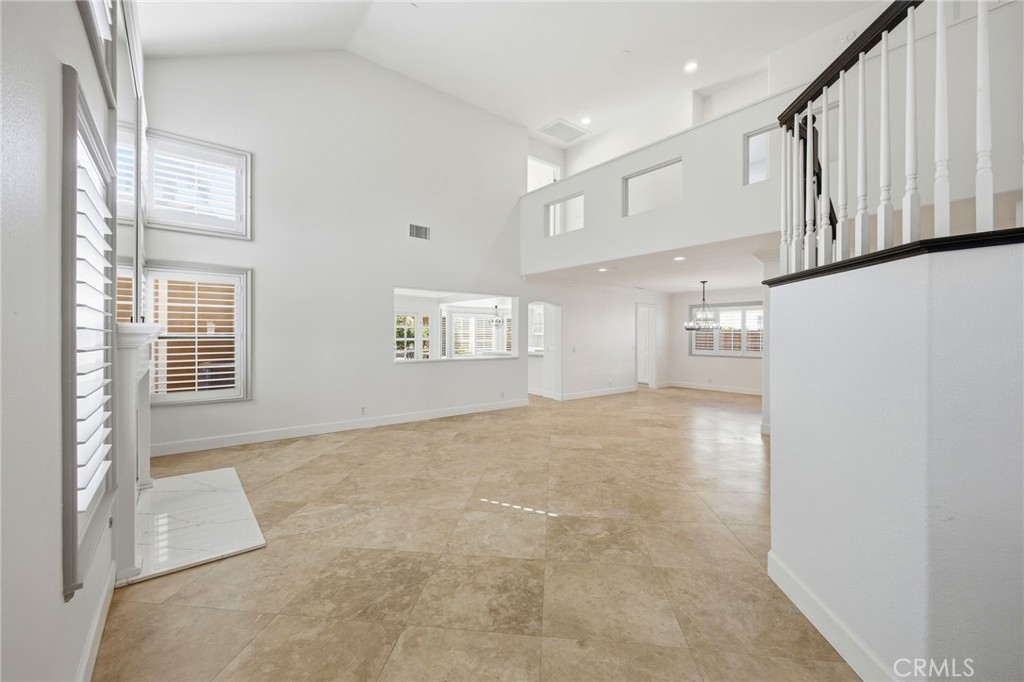 733 Avenida Azor