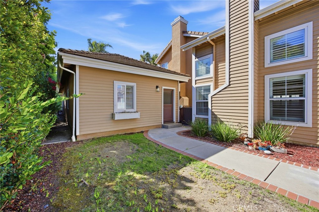 733 Avenida Azor