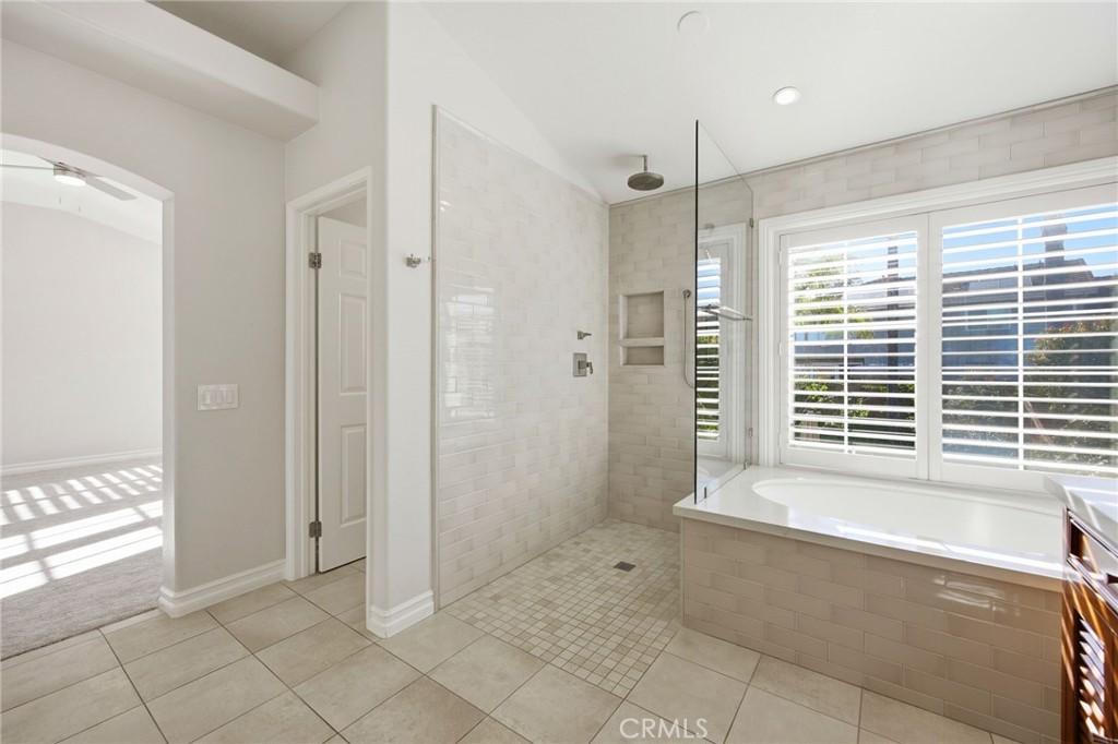 733 Avenida Azor