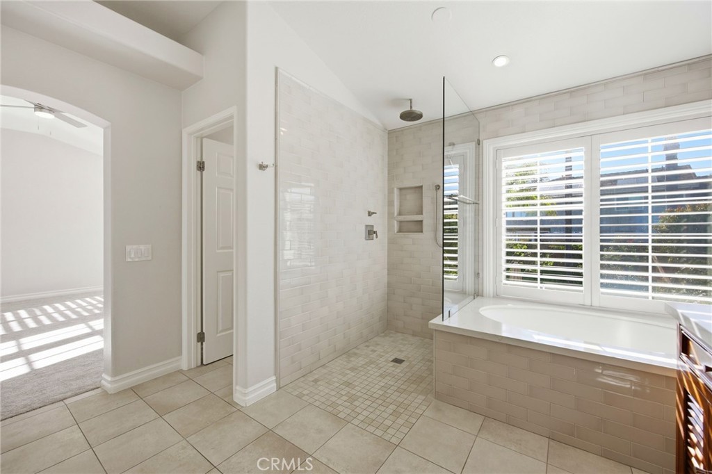 733 Avenida Azor