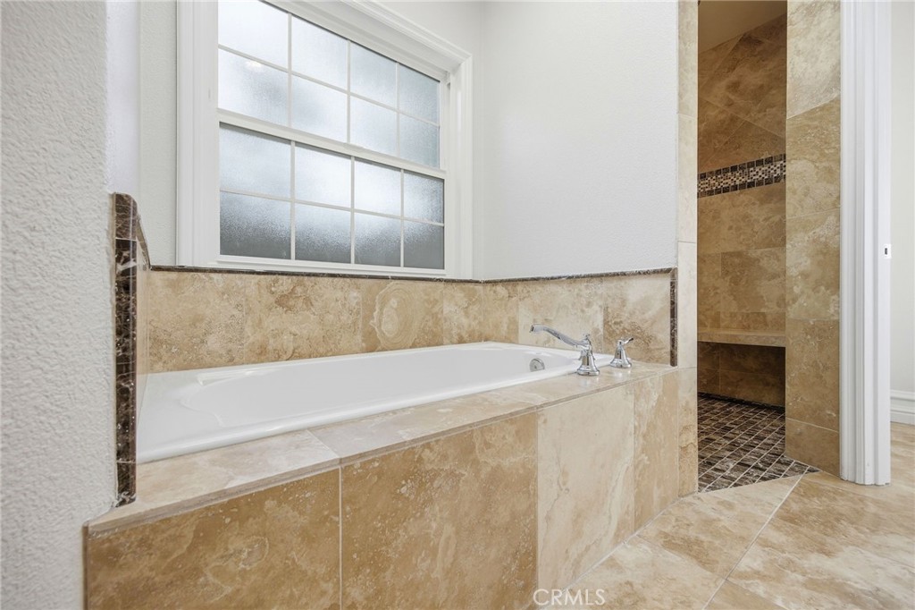 733 Avenida Azor