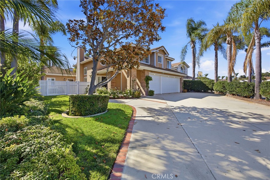 733 Avenida Azor