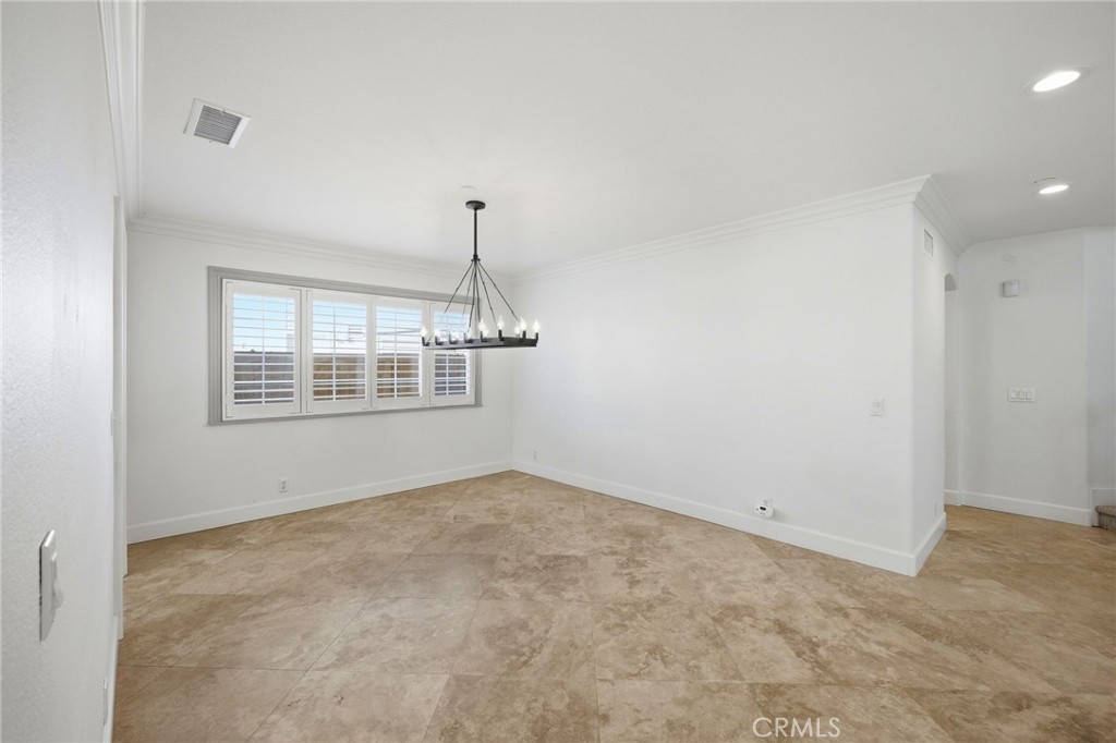 733 Avenida Azor