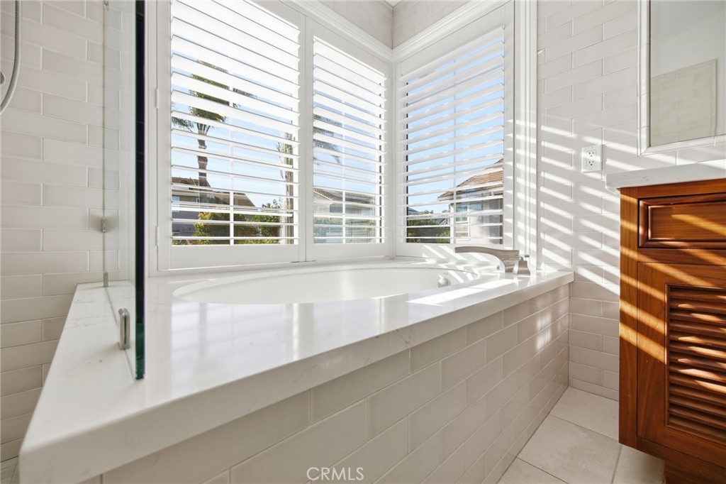 733 Avenida Azor