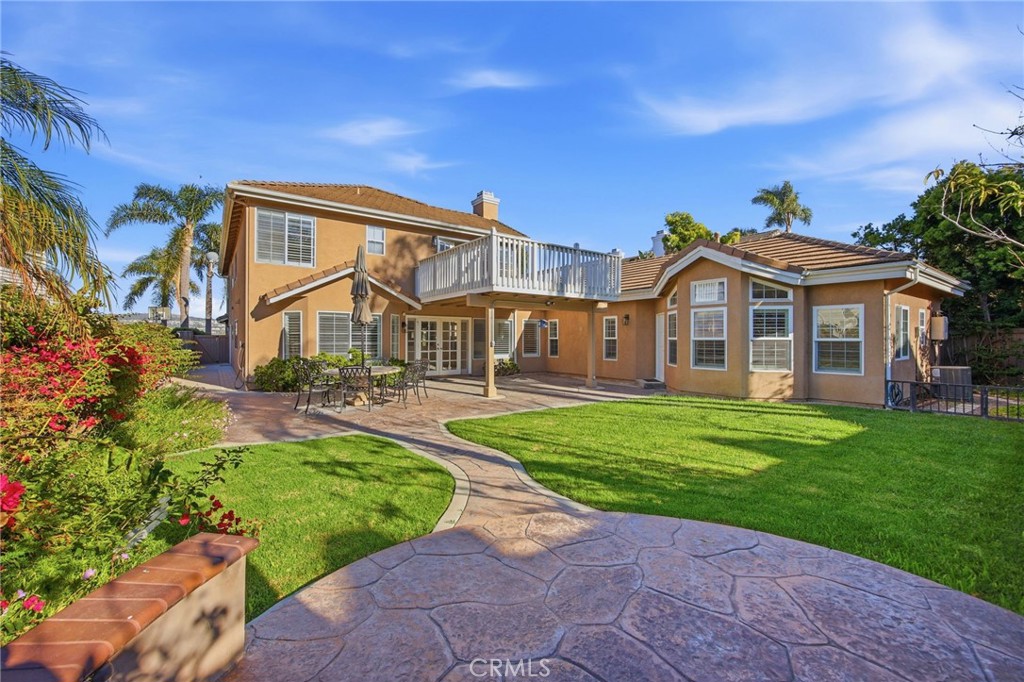 733 Avenida Azor