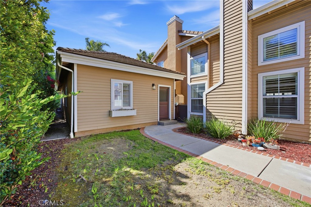 733 Avenida Azor