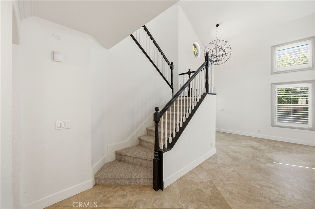 733 Avenida Azor