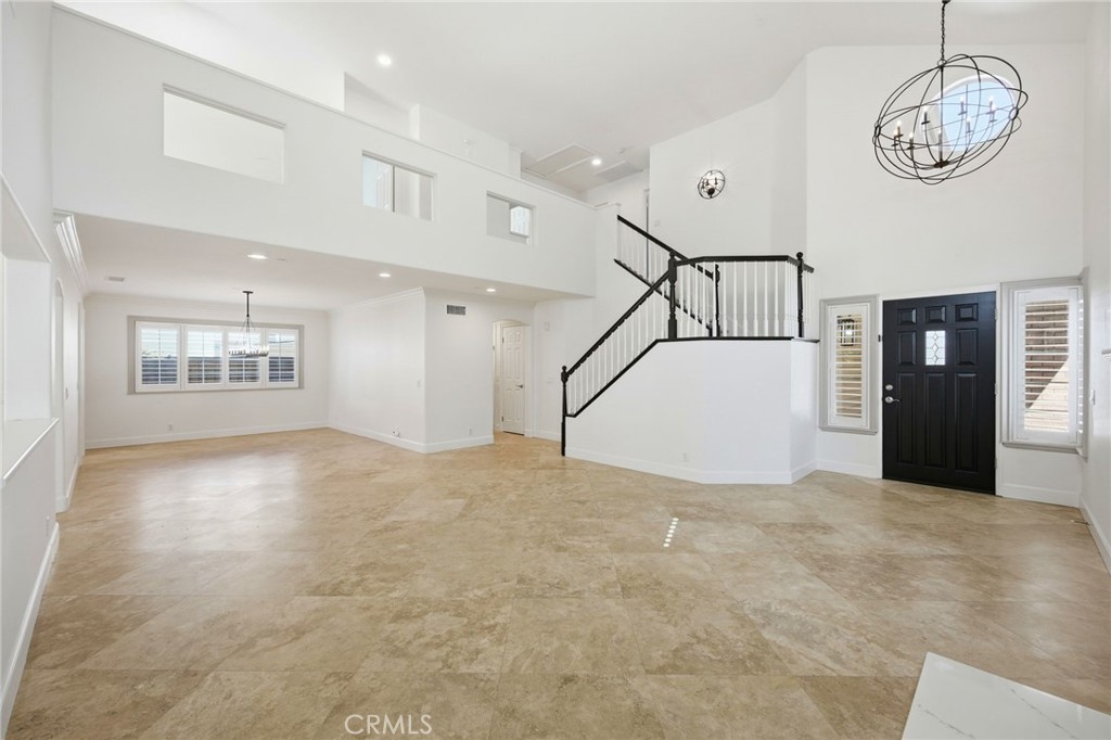 733 Avenida Azor