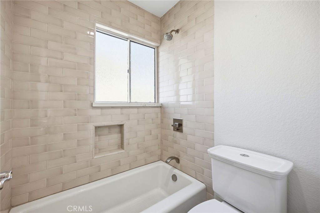 733 Avenida Azor