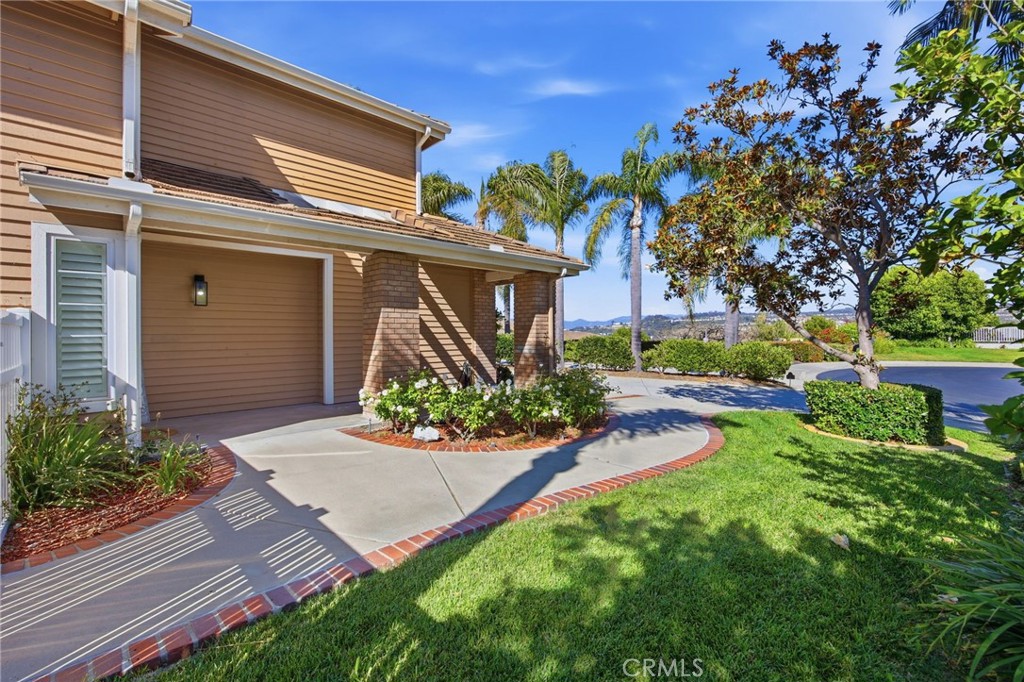 733 Avenida Azor