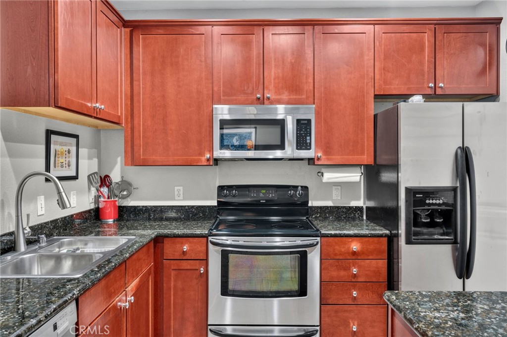 22681 Oakgrove 127