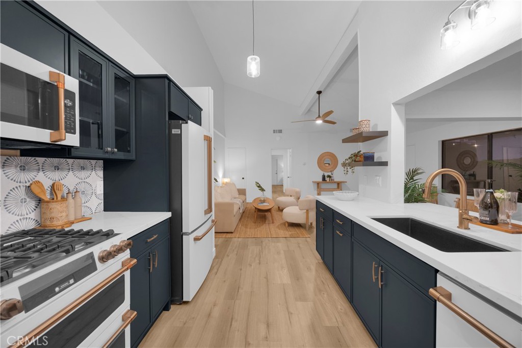 130 Avenida Adobe
