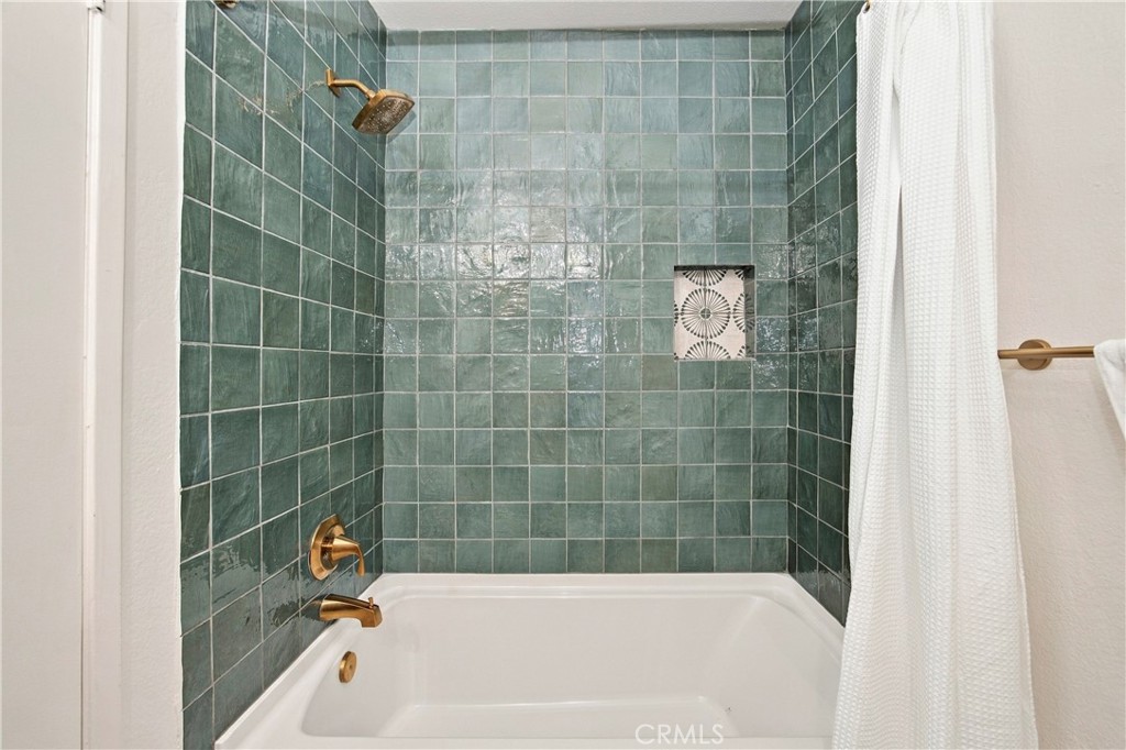 130 Avenida Adobe