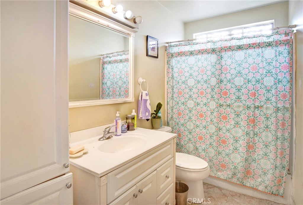 3423 Caroline Avenue