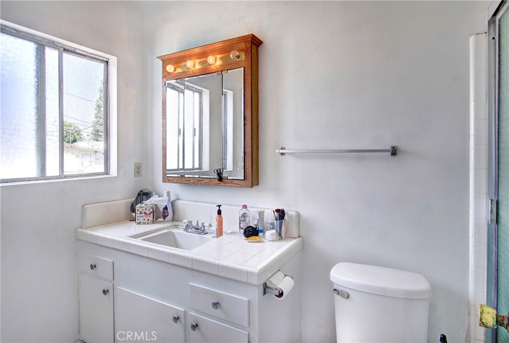 3423 Caroline Avenue