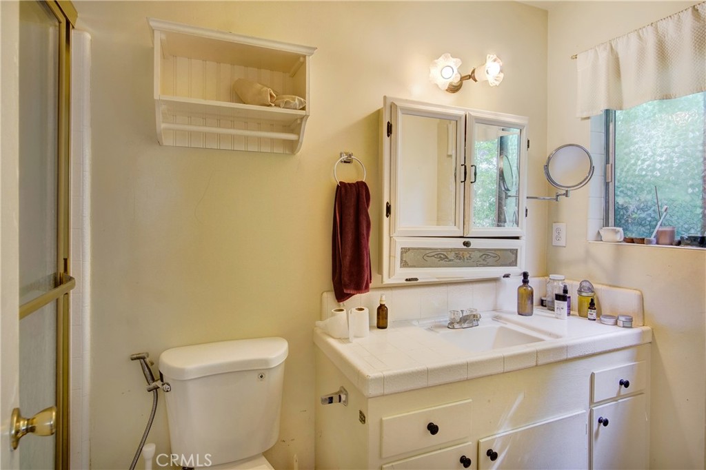 3423 Caroline Avenue