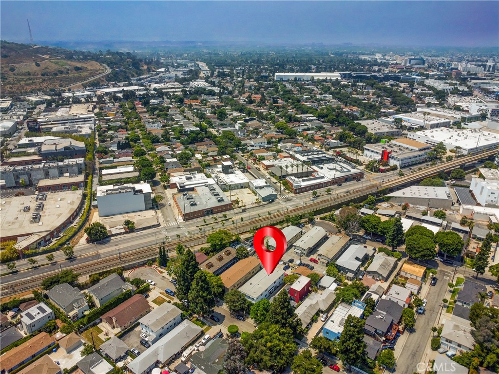 3423 Caroline Avenue