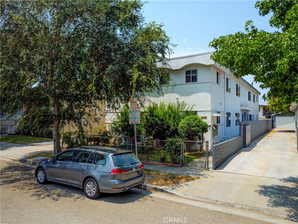 3423 Caroline Avenue