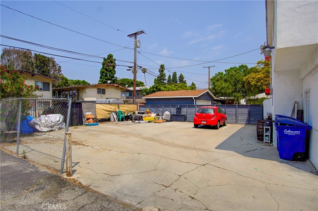 3423 Caroline Avenue