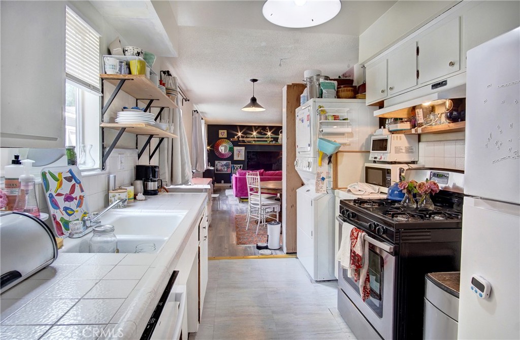 3423 Caroline Avenue