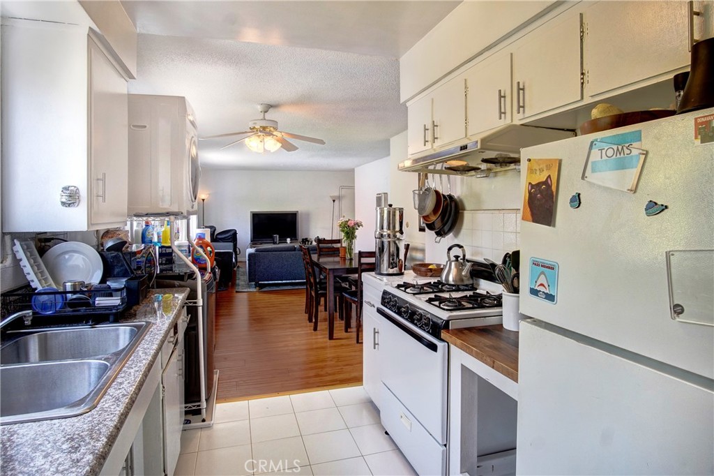 3423 Caroline Avenue