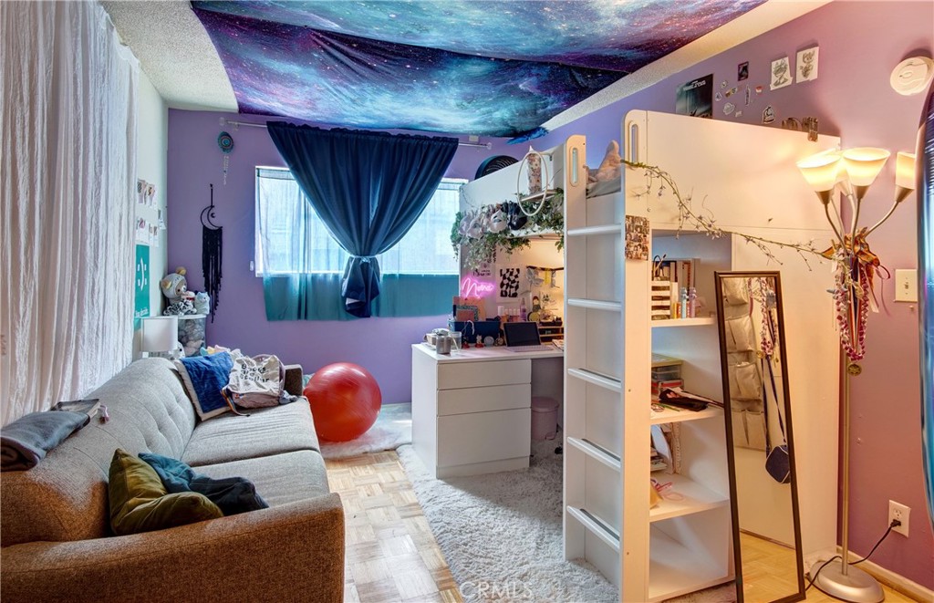 3423 Caroline Avenue