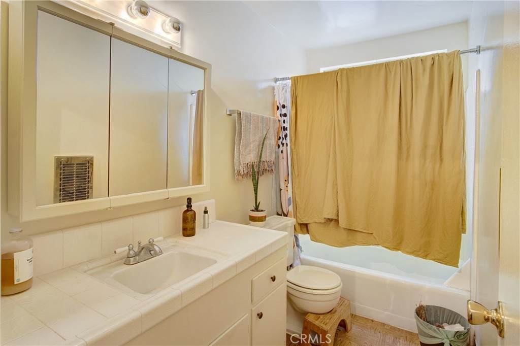 3423 Caroline Avenue