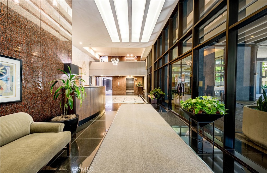 880 W 1st Street 403