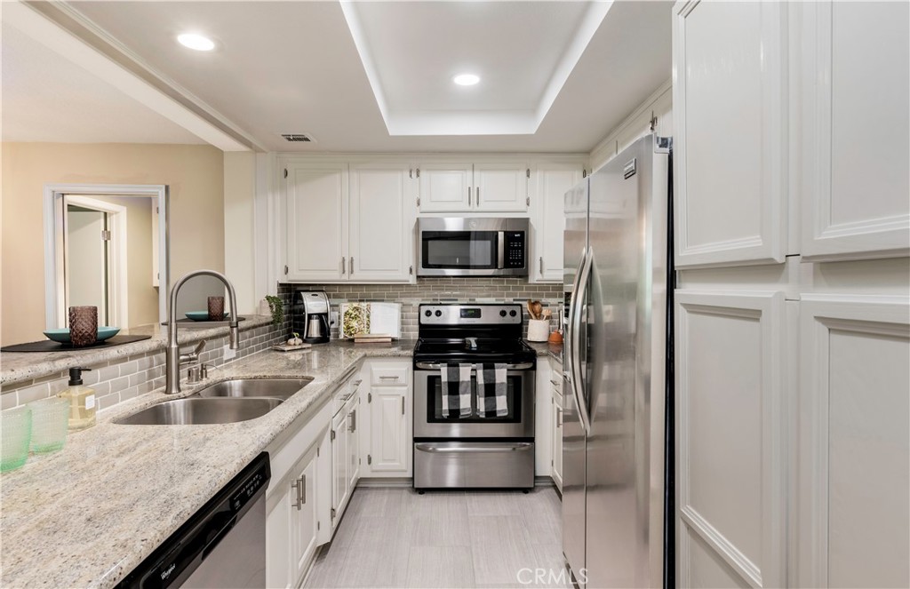 880 W 1st Street 403