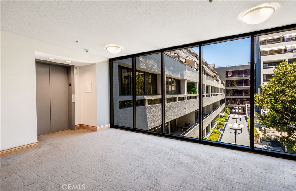 880 W 1st Street 403