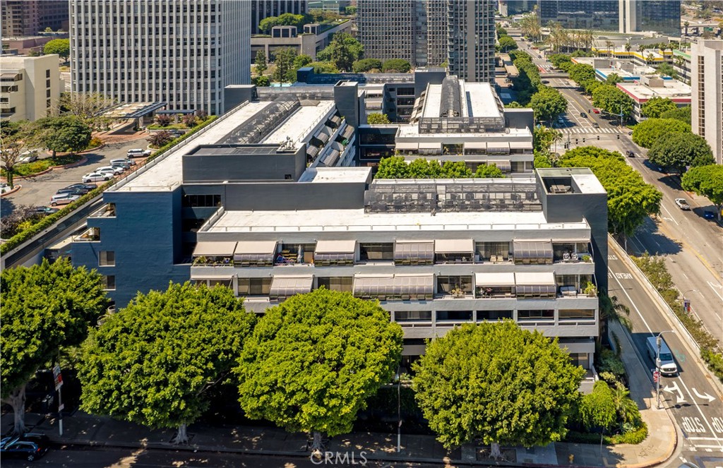 880 W 1st Street 403