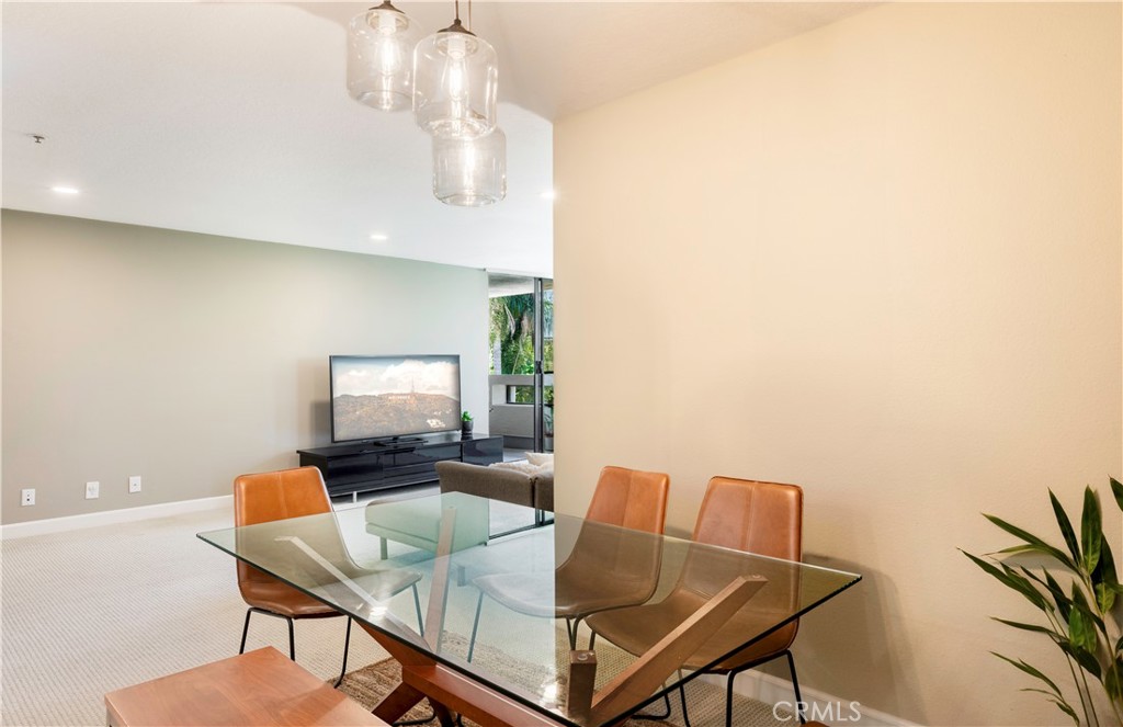 880 W 1st Street 403