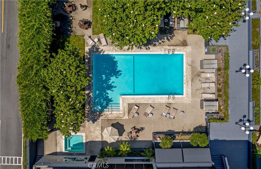 880 W 1st Street 403