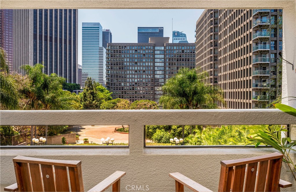 880 W 1st Street 403