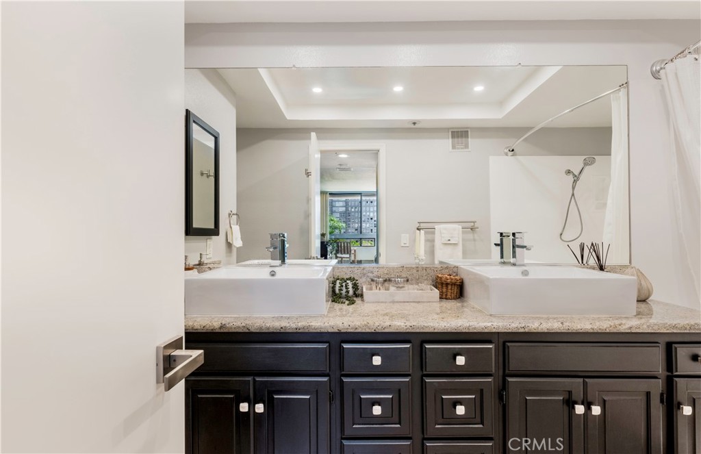 880 W 1st Street 403