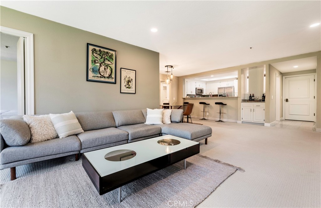 880 W 1st Street 403