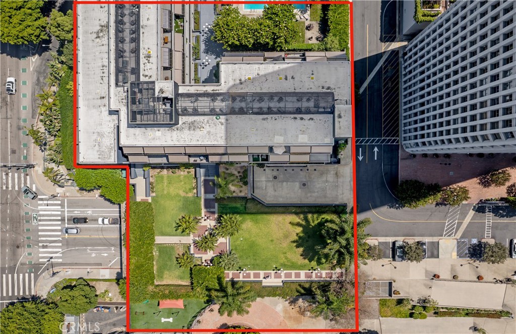 880 W 1st Street 403