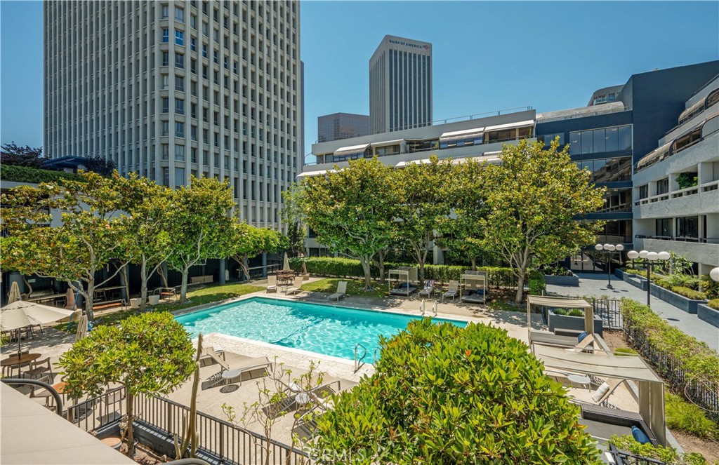 880 W 1st Street 403