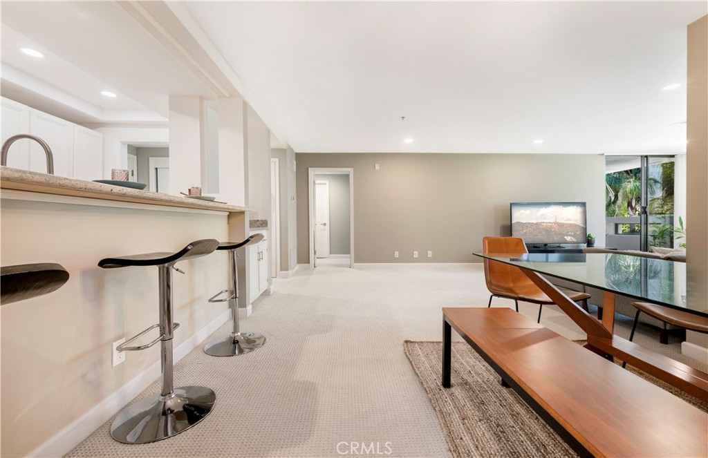 880 W 1st Street 403