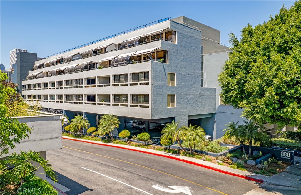 880 W 1st Street 403