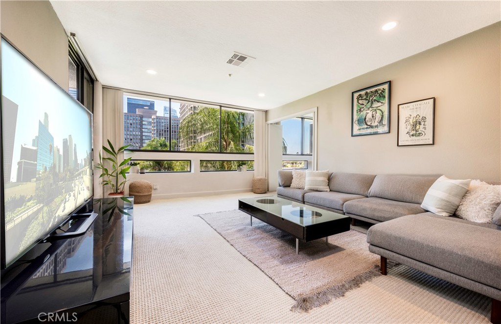 880 W 1st Street 403