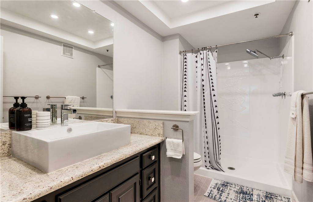 880 W 1st Street 403