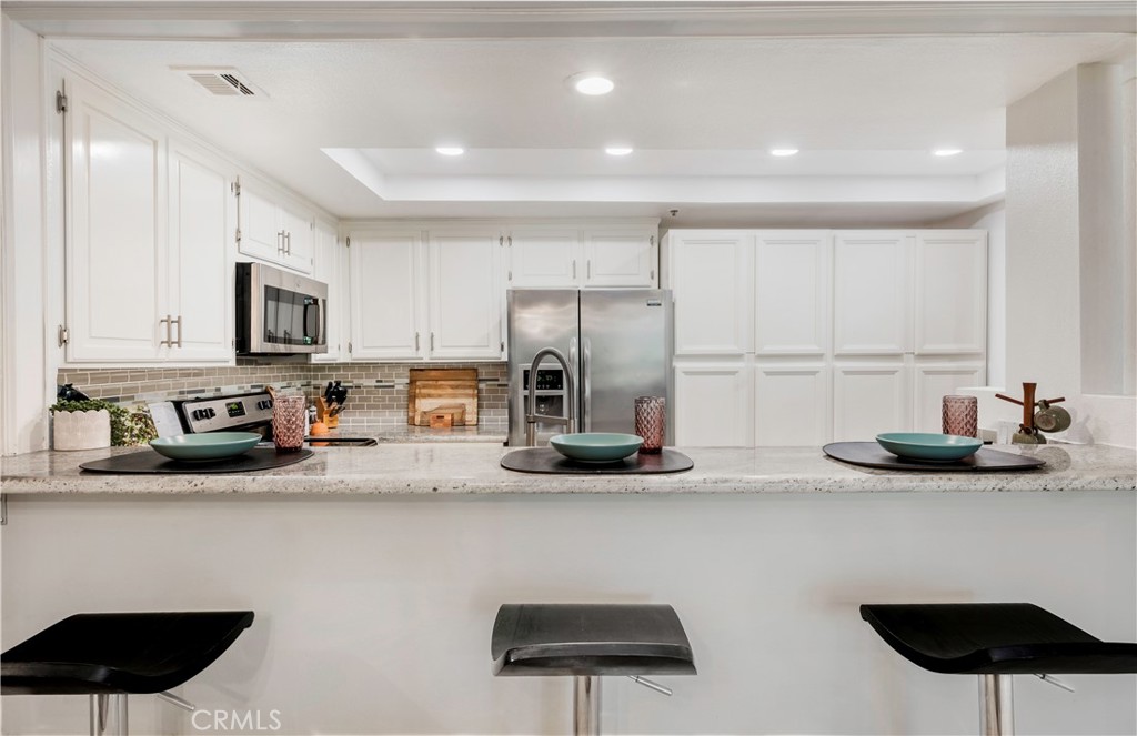 880 W 1st Street 403