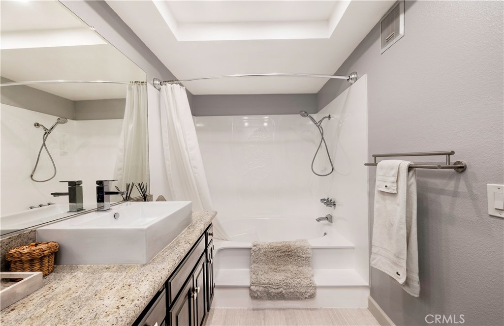 880 W 1st Street 403