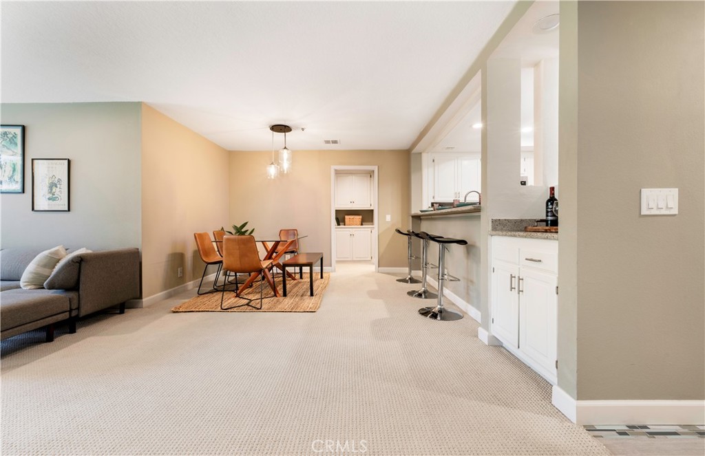 880 W 1st Street 403